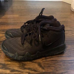 NIKE Kyrie Irving boys basketball shoes